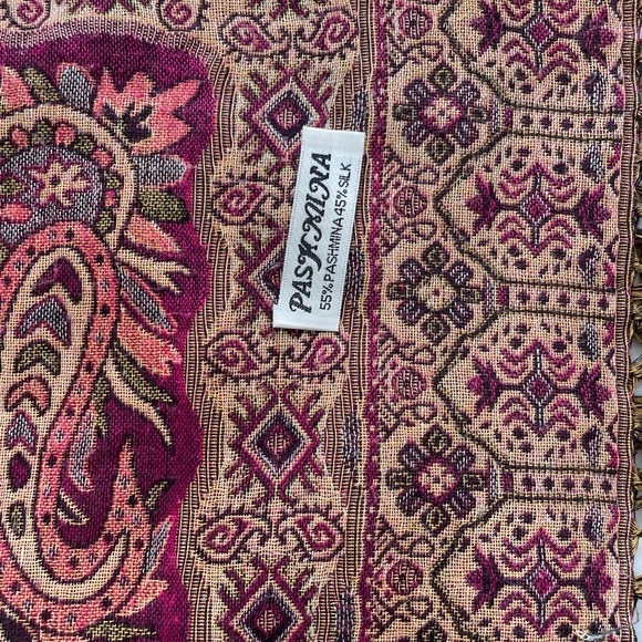 Pashmina - Picture 3 of 3